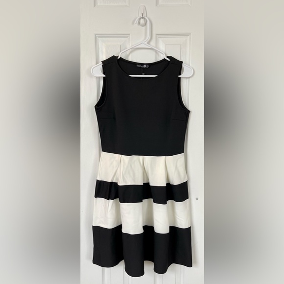 NWT Boohoo Kate Monochrome Skater Dress - Picture 1 of 5